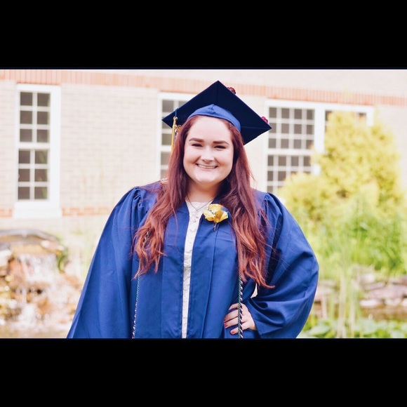 Meet your Posher, Aubrie - Picture 2 of 5